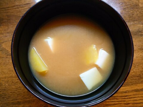 豆腐と薩摩芋の味噌汁